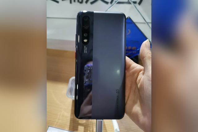 运营商拼了，中国移动推出自家品牌手机推广5G，本月抢先上市