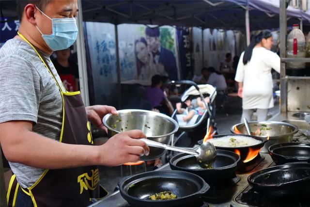 90后女生摆地摊日赚4000，全民地摊时代来了？