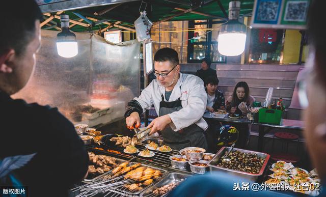 摆地摊卖什么火？这6种夜市小吃深受喜爱，成本不高，味道好