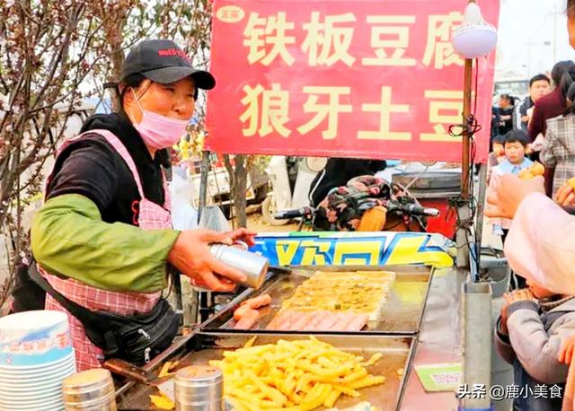 广东夜市地摊，7种街头小吃最火爆，年轻人追捧不已，基本都吃过