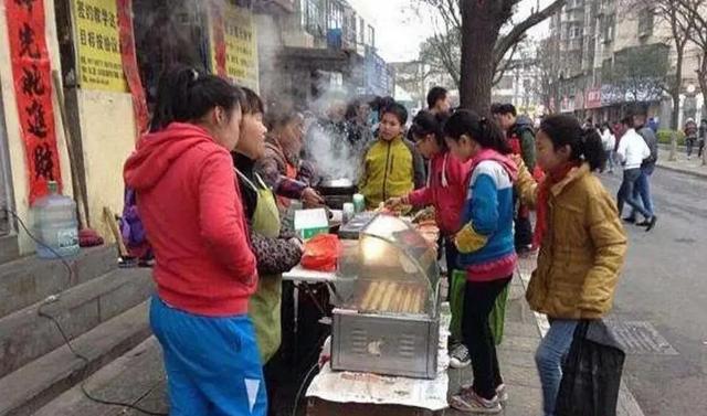 副业之摆地摊，那些冷门的地摊项目，有些人已经月入过万