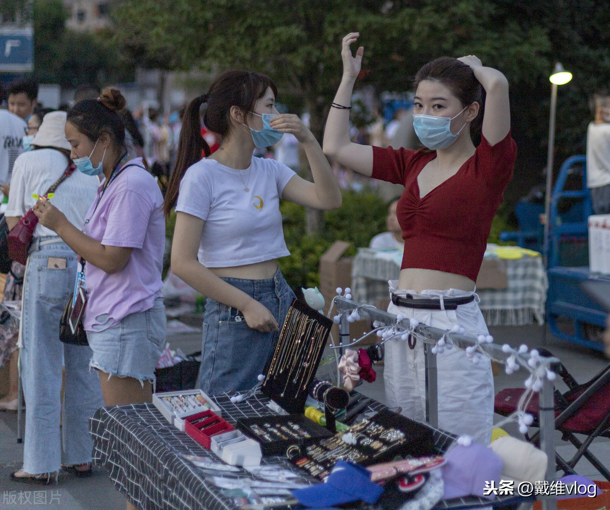 年底擺地攤賣什麼最賺錢而且很受歡迎,年底賣這幾樣包你月入一萬