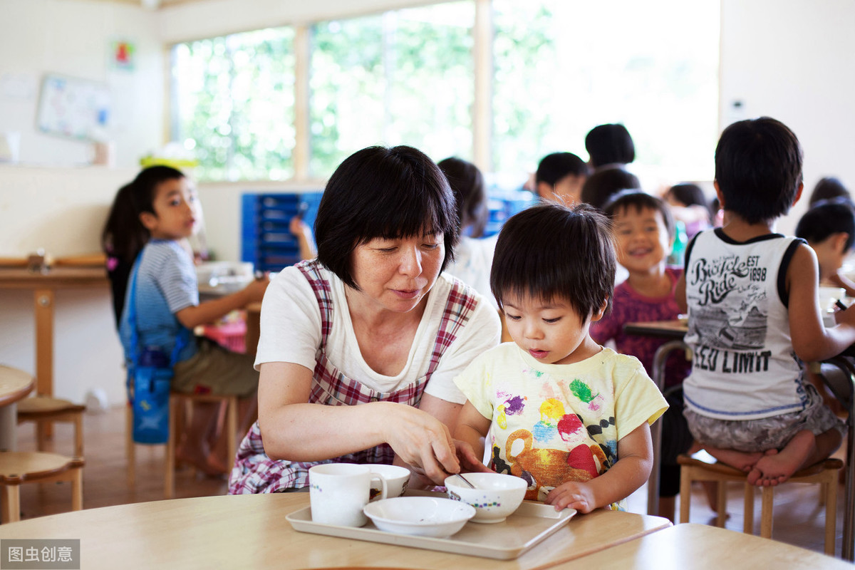 比幼师更难坚持的工作是保育员，若不是为了自己孩子，那真爱无疑