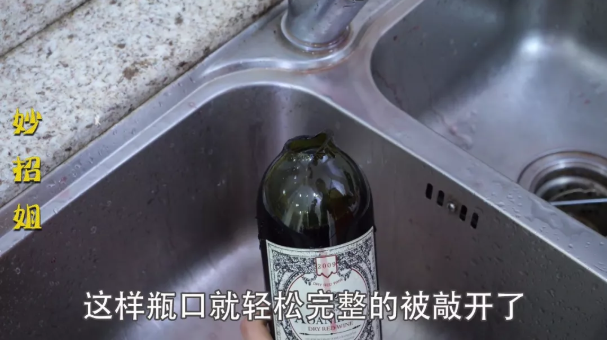 没有开瓶器怎么开红酒？教你一招，不用开瓶器，轻松打开