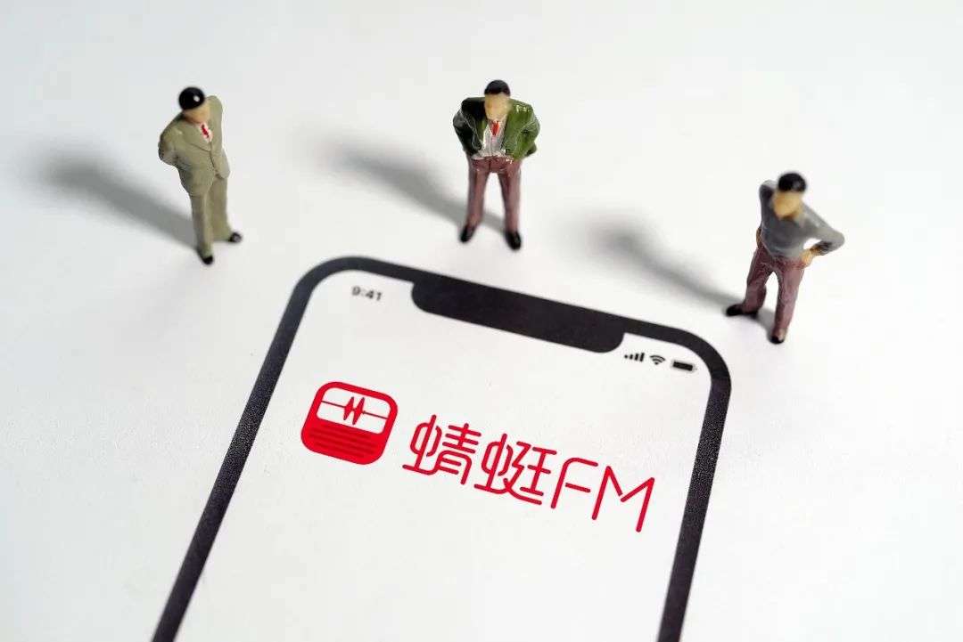 十年无爆款，音频平台的「两头打工」困境