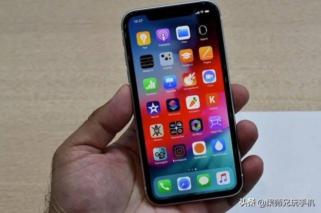 别瞎买！iPhoneX和iPhoneXR哪个好？聪明人这样选择