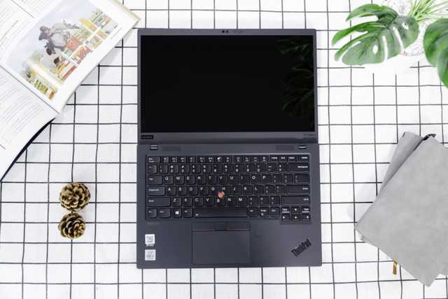 轻薄商务本的代名词 ThinkPad X1 Carbon 2020评测