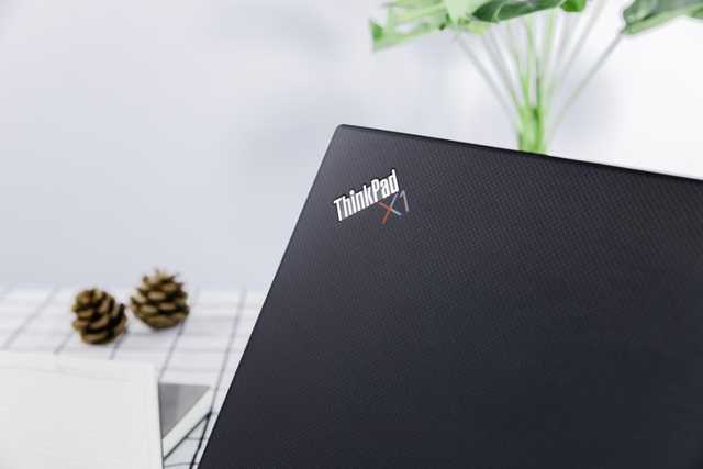 轻薄商务本的代名词 ThinkPad X1 Carbon 2020评测