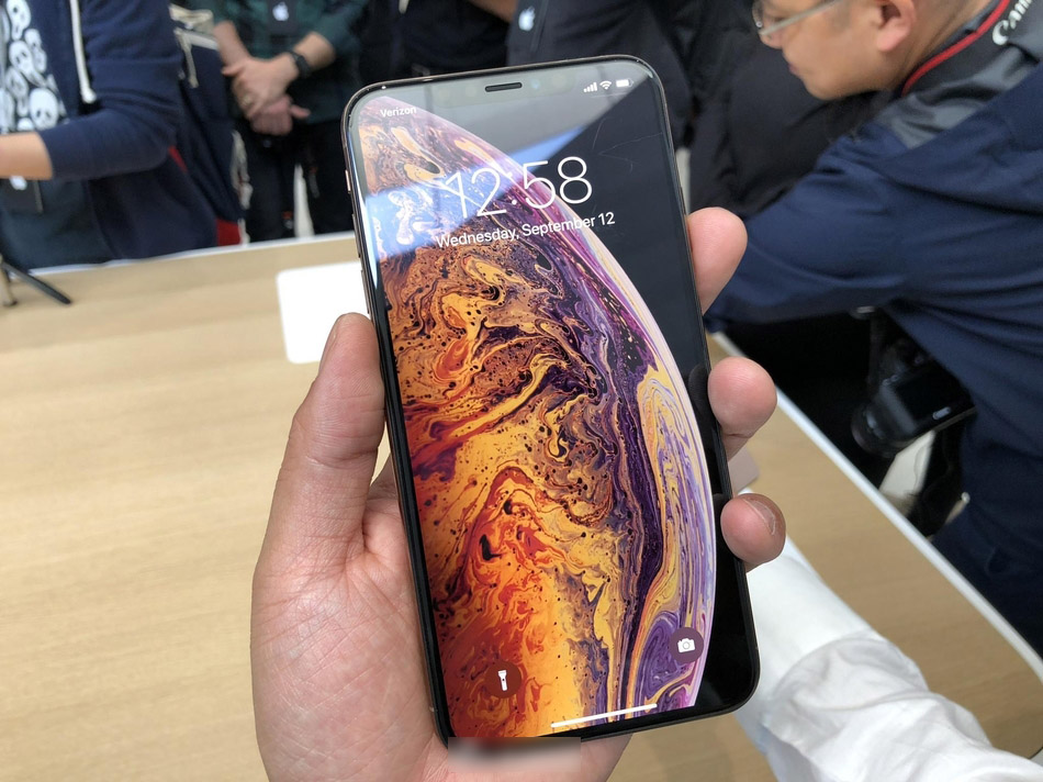 iPhoneXS/XS Max真机图赏：6.5寸屏幕 颜值和手感出色