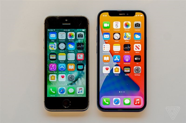 iPhone 12 mini、12 Pro Max真机对比图赏：尺寸直观感受下