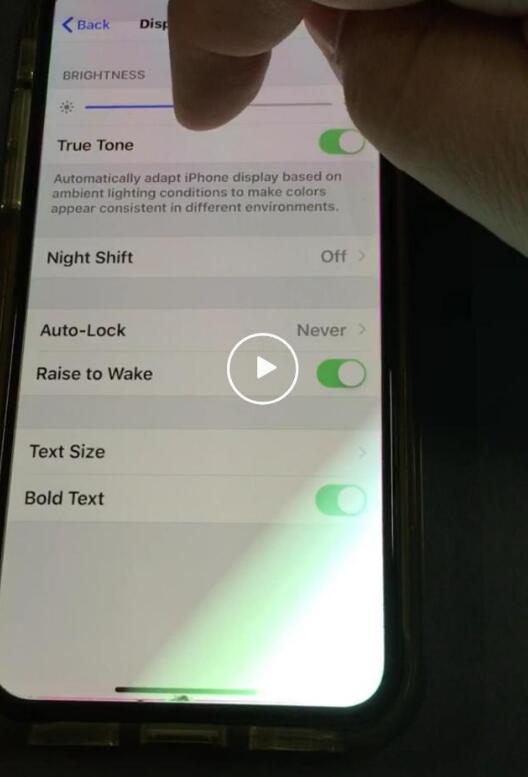 iPhone 出现“绿屏”问题应如何解决？
