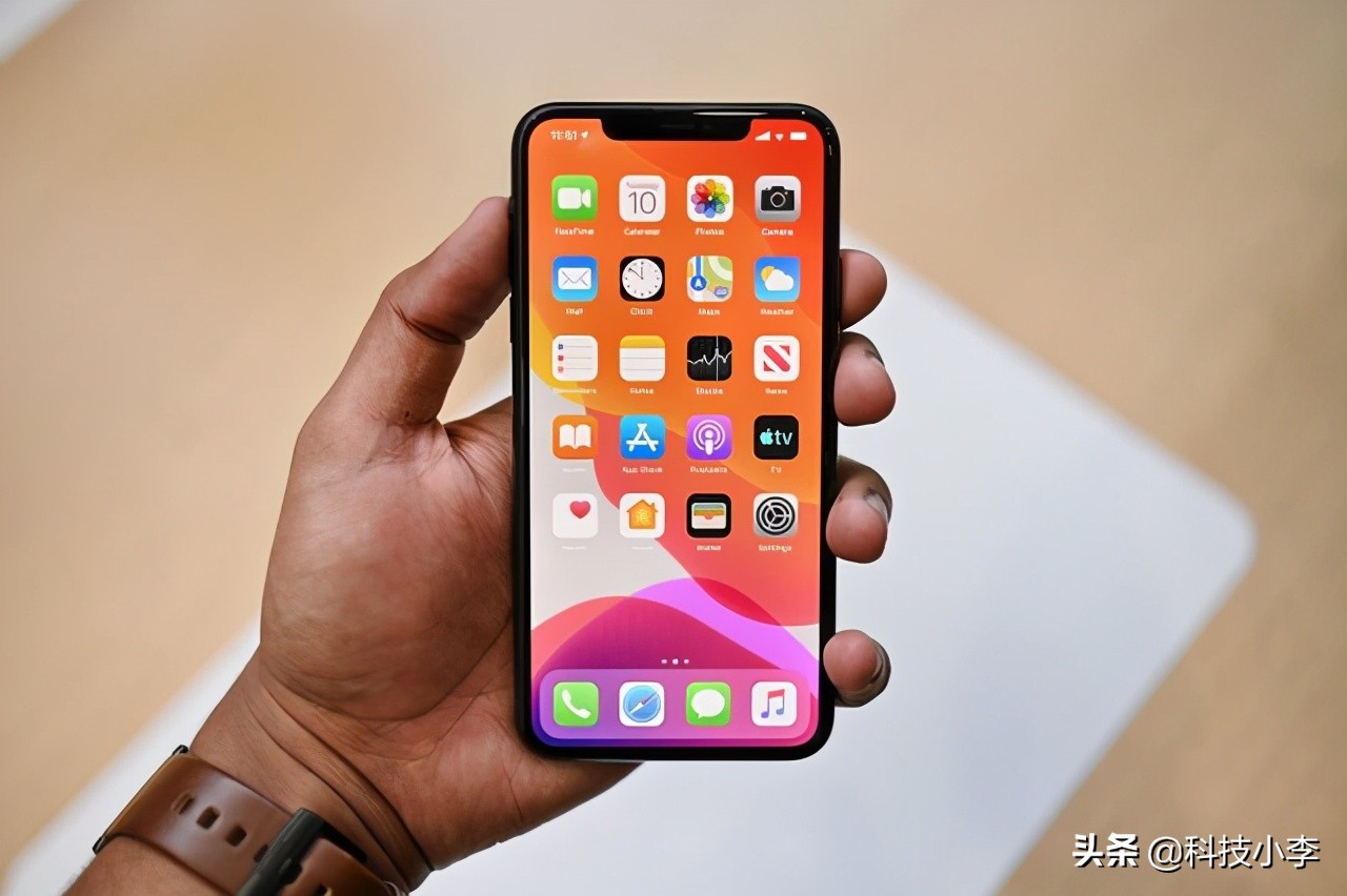 苹果放大招，iPhone11全速跌至“新低价”，力拼小米11