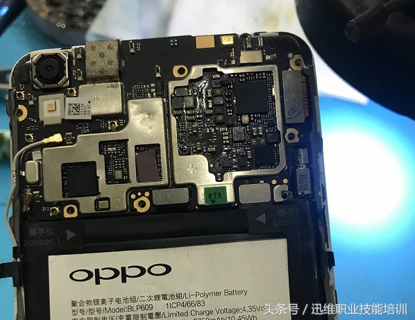 OPPO R9TM摔后不开机，这样维修可再战三年！