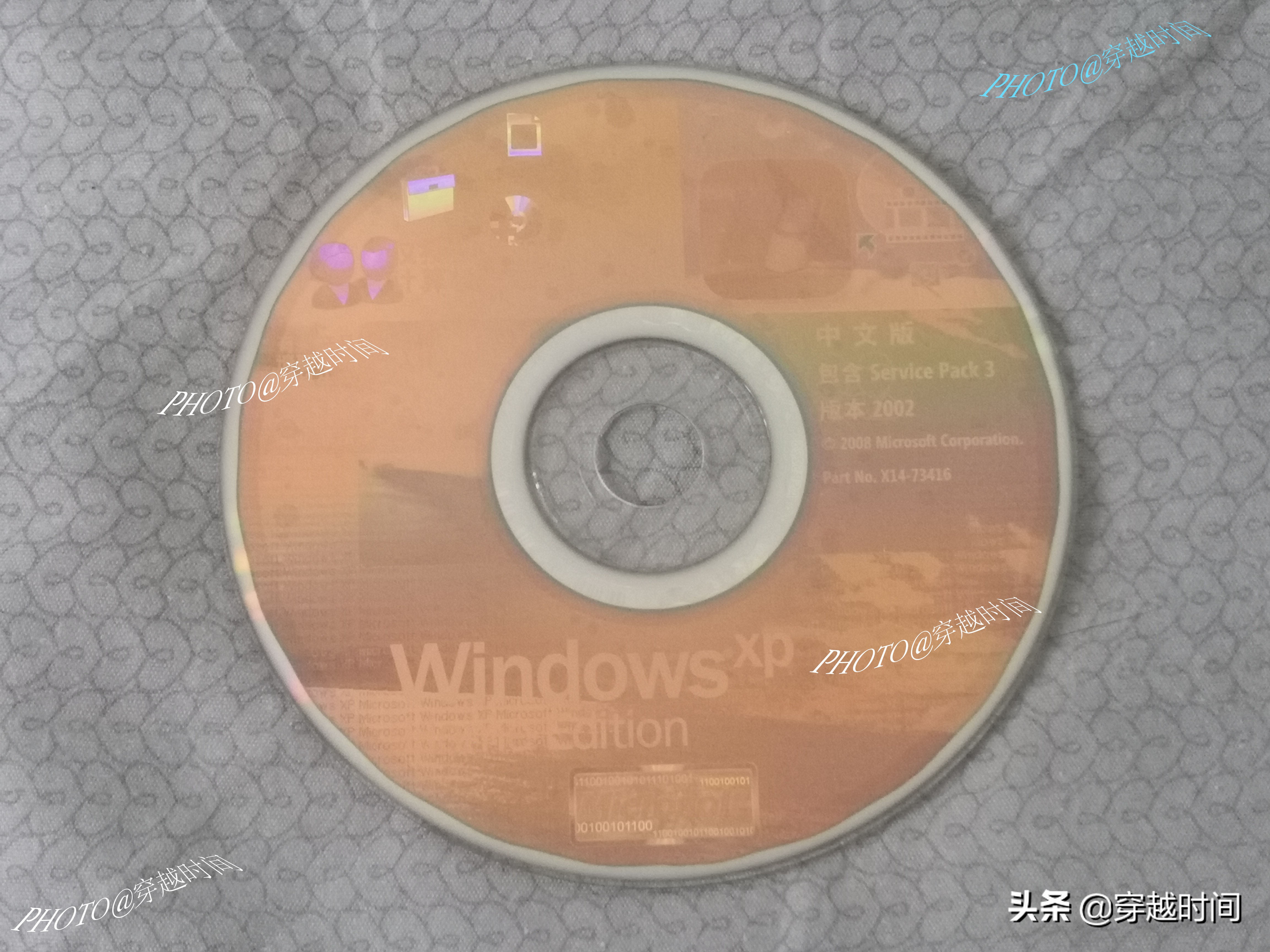 「百年光磁」全息防伪的 Windows XP 光盘啥样？缤纷绚丽 千变万化