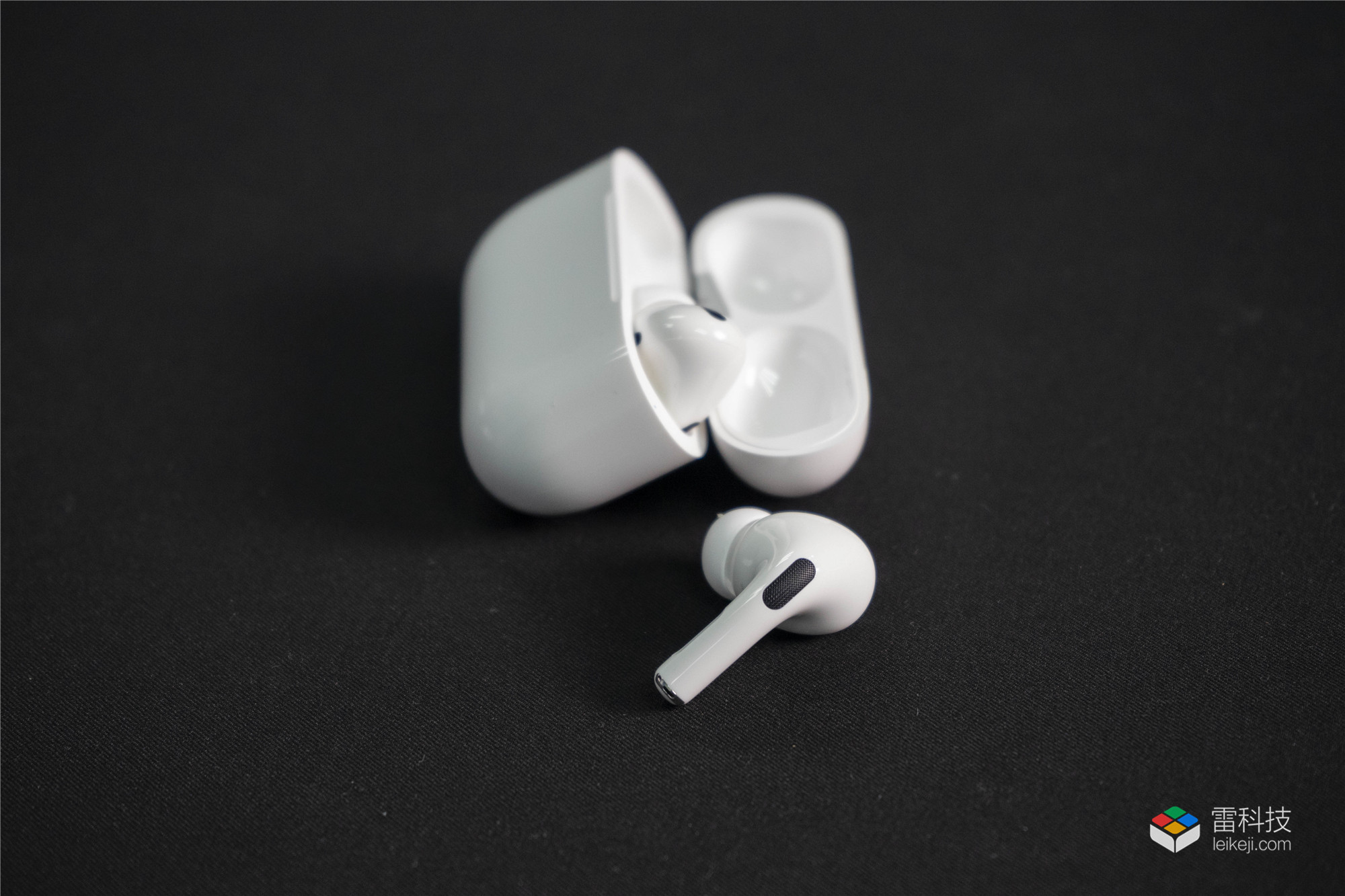 翻车了？苹果AirPods Pro延长维修计划：3年都能换