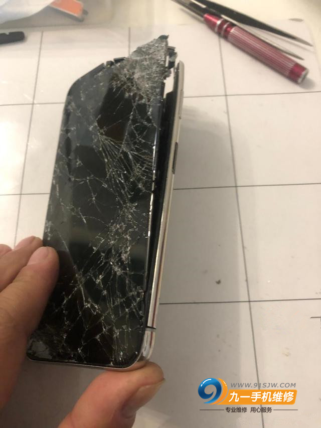 苹果iPhonex/xs max屏幕坏了怎么办？换屏幕多少钱