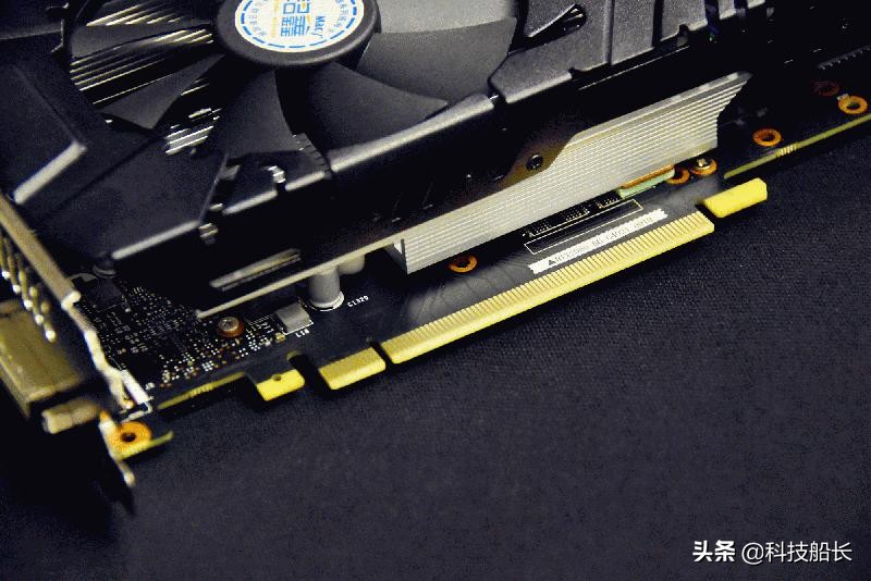 这就是你们要的RTX2060 铭鑫视界风RTX2060-6GBD6 炫彩版图赏