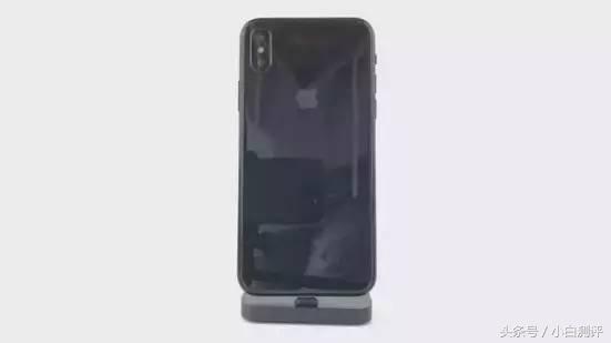 iPhone8亮黑色“开箱” 竖型双摄全面屏 3D摄像头 对比iPhone7/Plus