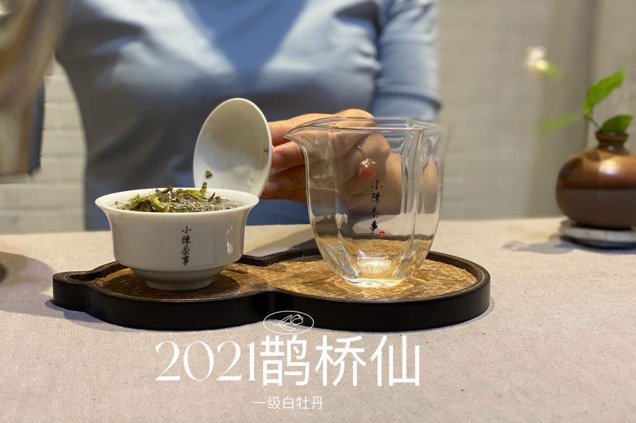 茶友入手的高等级白茶，号称只能煮着喝，村姑陈不忍心打击她