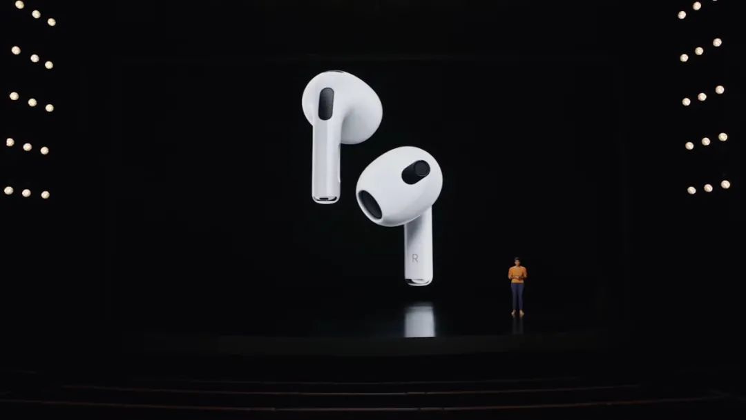 新 AirPods 终于来了，还有刘海屏的 MacBook Pro