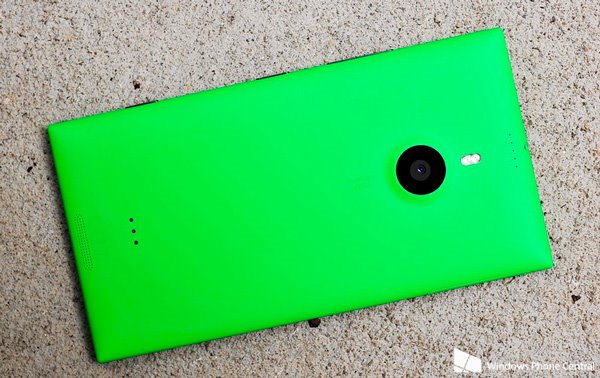 视频：WP8.1手机Lumia1520绿色版上手评测