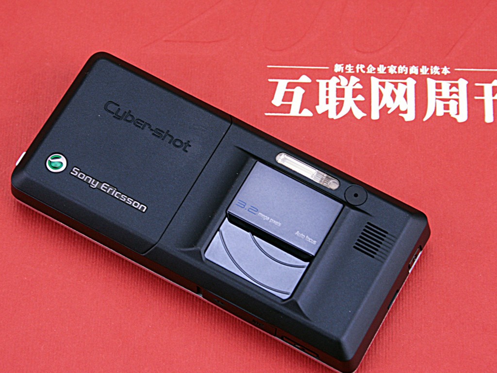 ［经典手机］ 索尼爱立信K818：2007年320万自动对焦