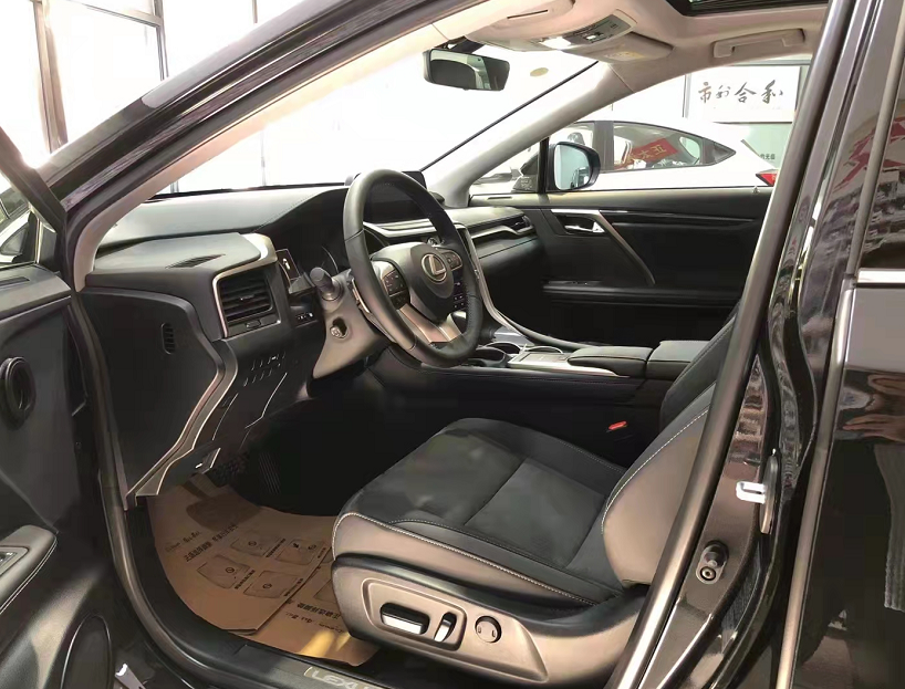 体验雷克萨斯RX：中大型豪华SUV，内饰豪华，40.5万起还看X3？